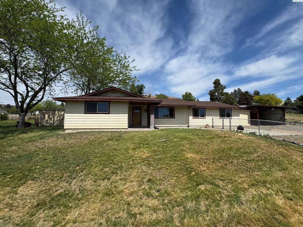 342 Sole Rd, Selah