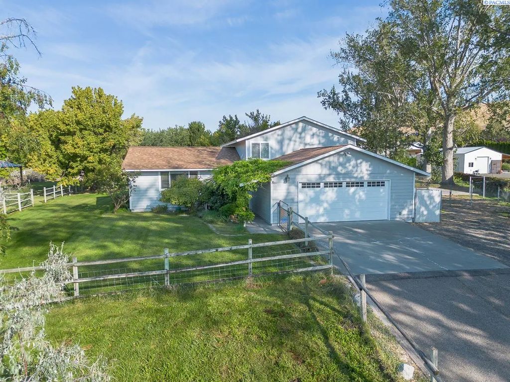 101204 E Clover Road, Kennewick