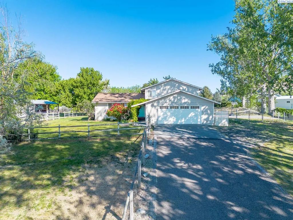101204 E Clover Road, Kennewick