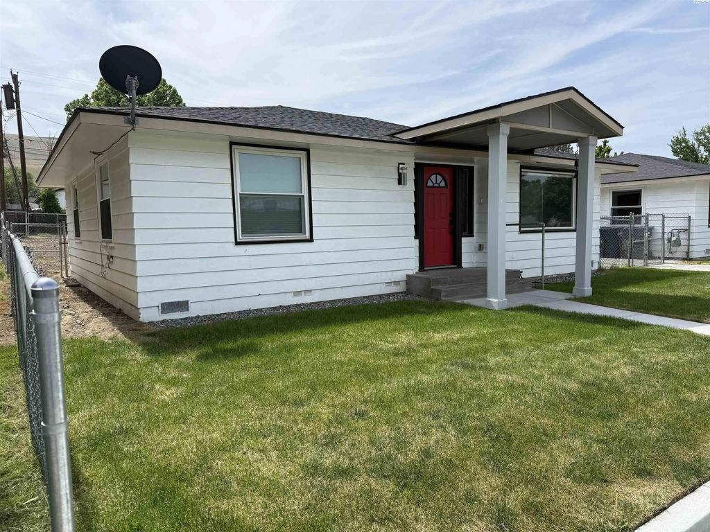 819 Ellen Ave, Prosser