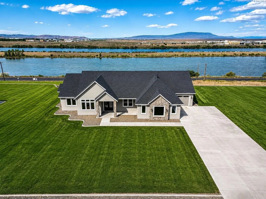 161 Riviera Drive, Pasco