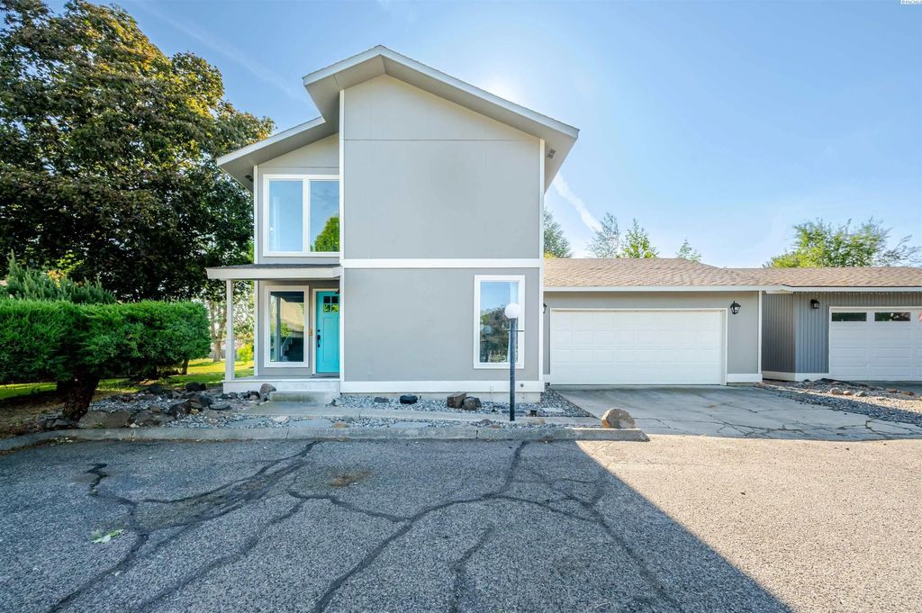 405 Sailfish Court, Richland