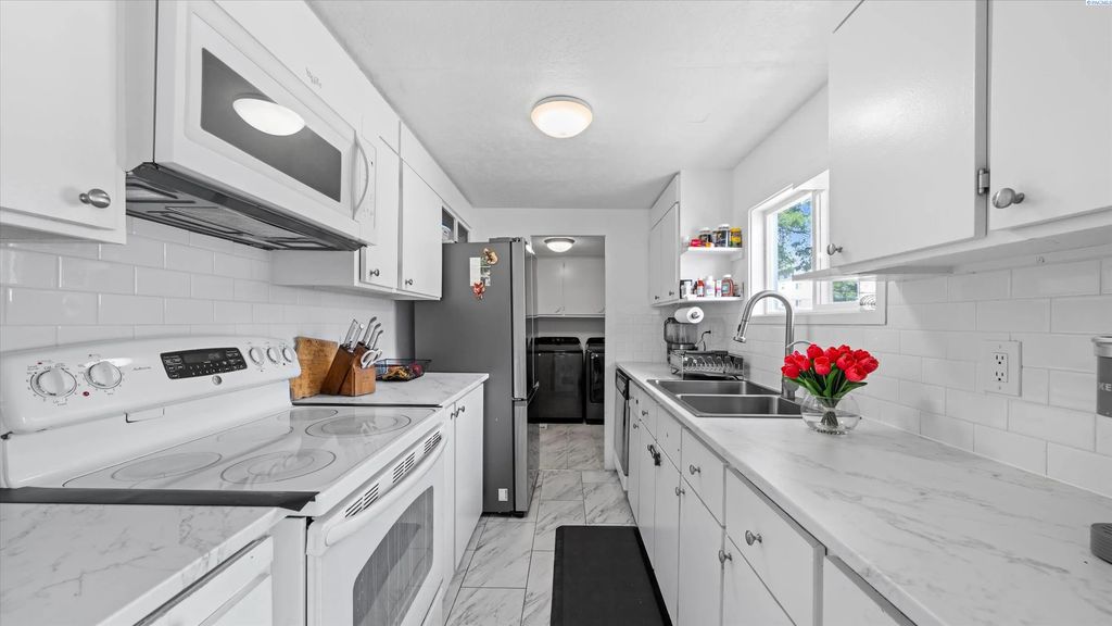 189 S 38th Ave #8, West Richland