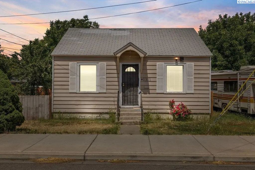 1311 W Mead Ave, Yakima