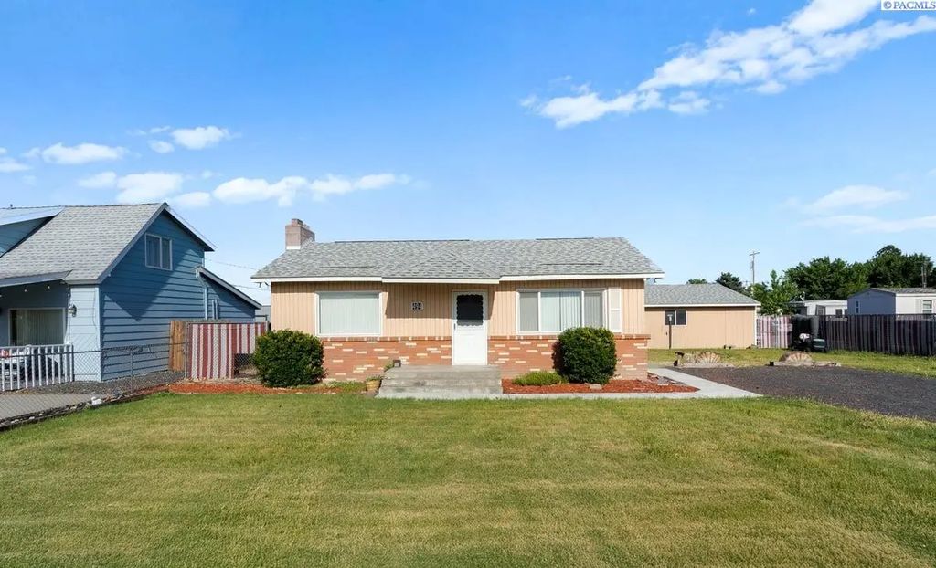 494 S 38th Ave, West Richland