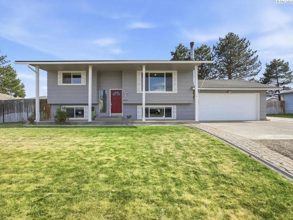 6025 W Okanogan Loop, Kennewick