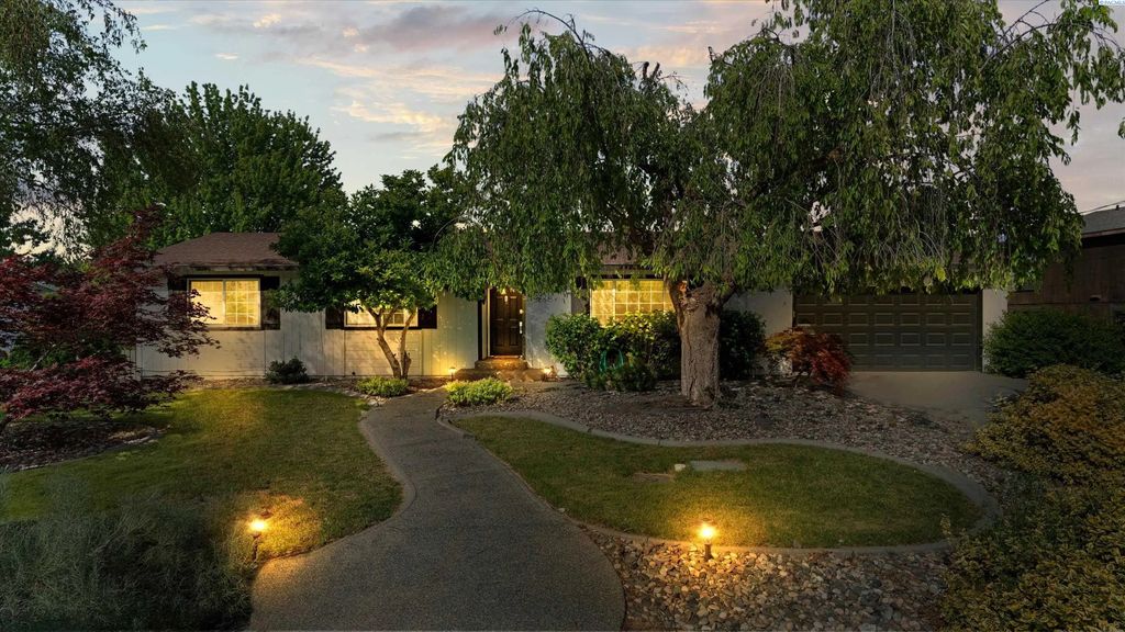 3994 Ironton Dr, West Richland