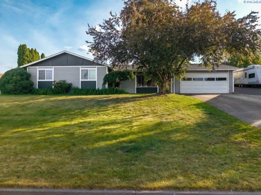 1607 W 46th Ave, Kennewick