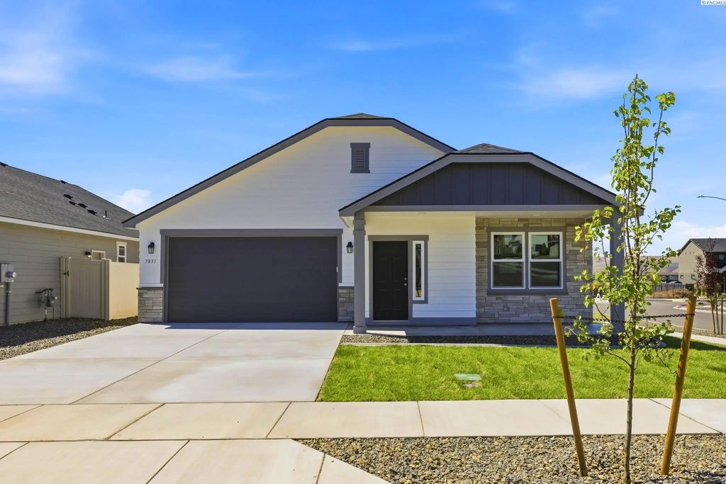 3831 Stonecap St, Richland