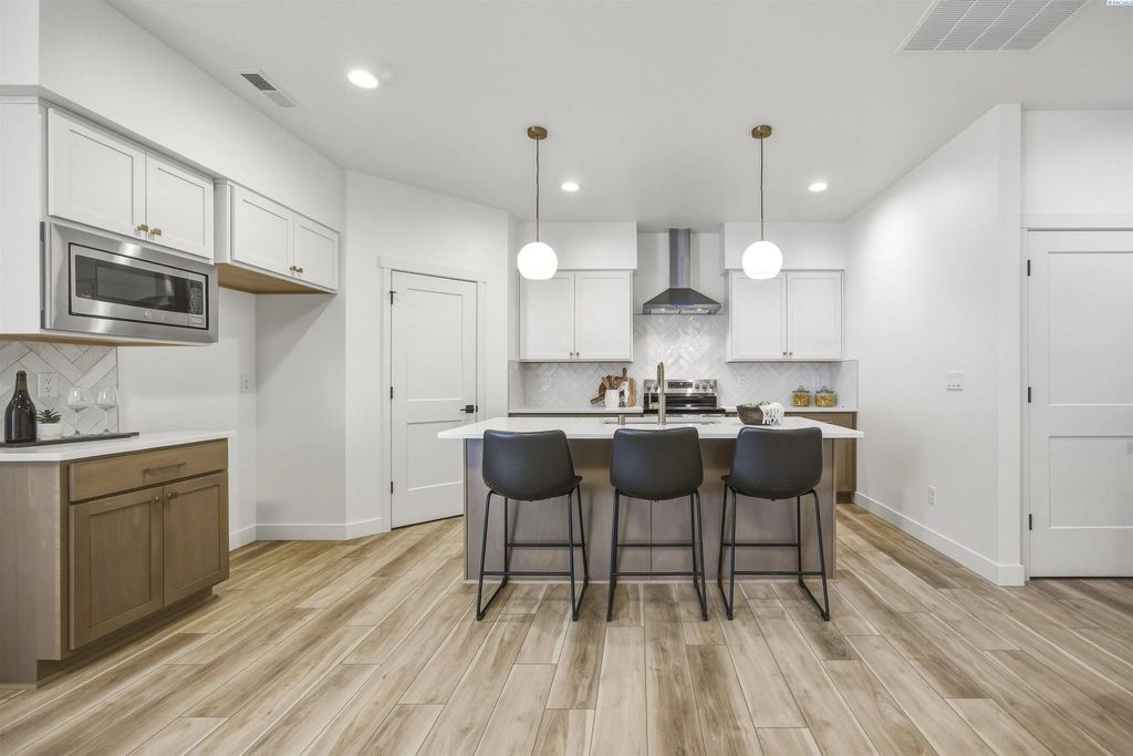 4537 Grove Court, West Richland