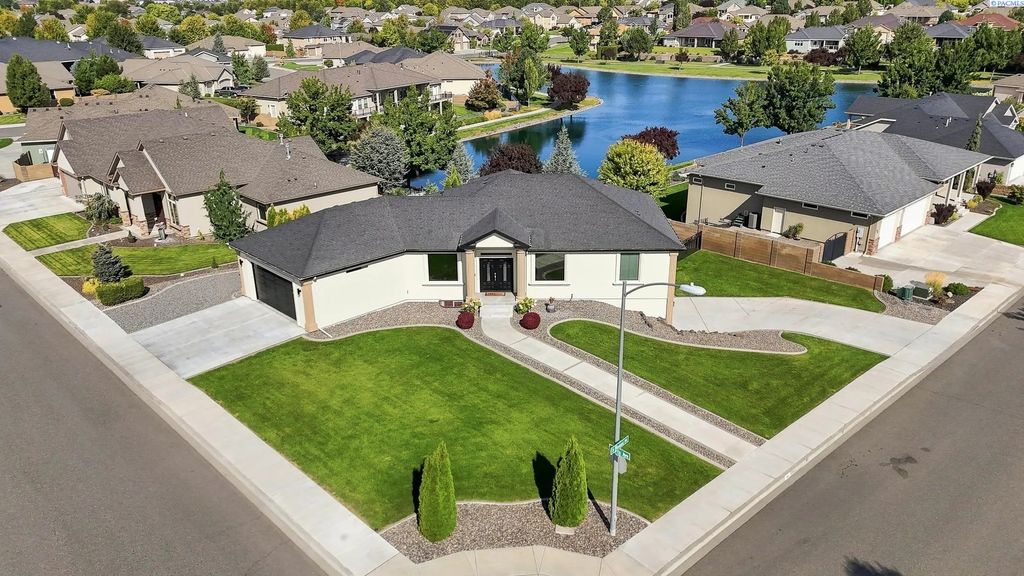 662 S Hawaii Pl, Kennewick
