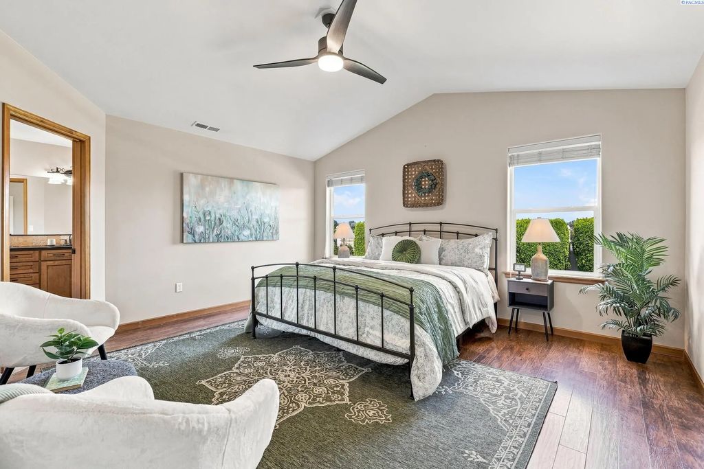 6 Blue Star Court, Pasco