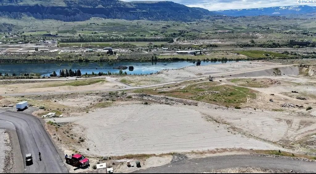 102 S Valiant Dr., East Wenatchee