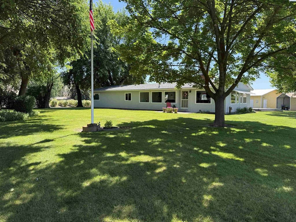1170 Lower County Line Rd., Prosser
