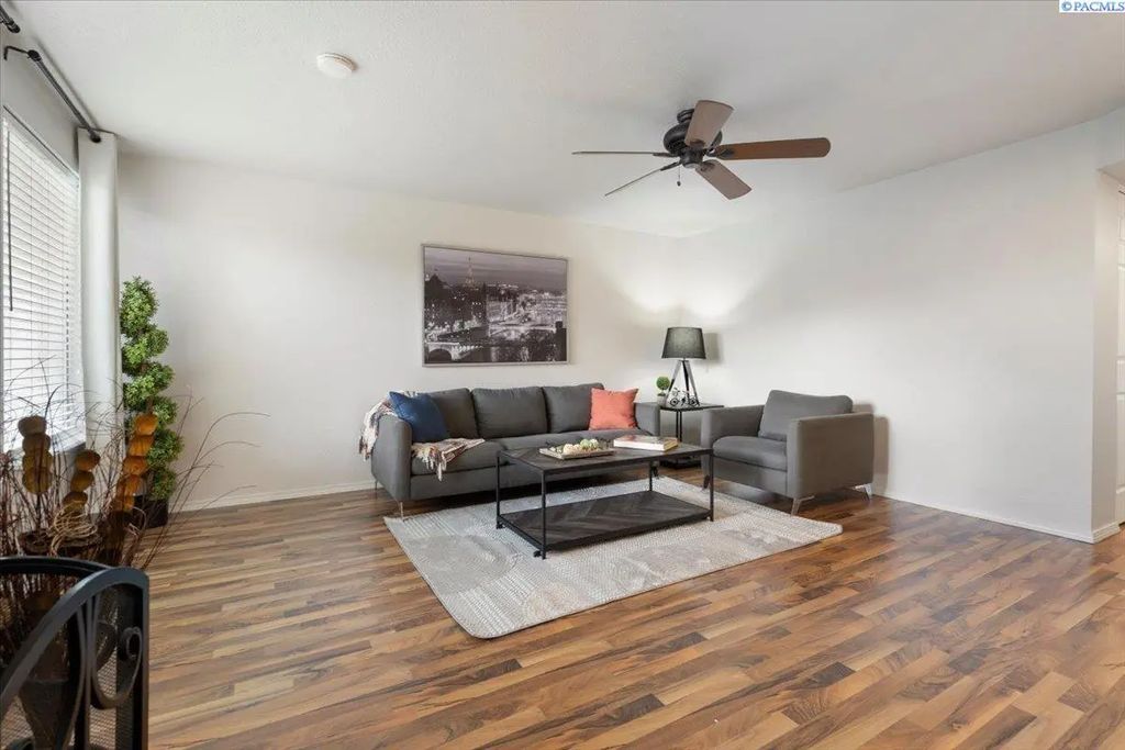 303 Gage Blvd #220 220, Richland