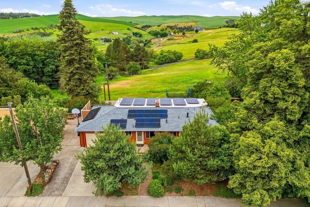 1315 Douglas Dr, Pullman