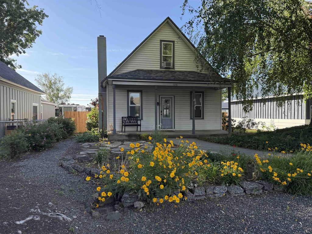 1316 Grant Ave, Prosser