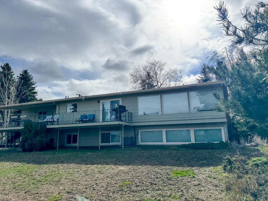 703 College St, Colton