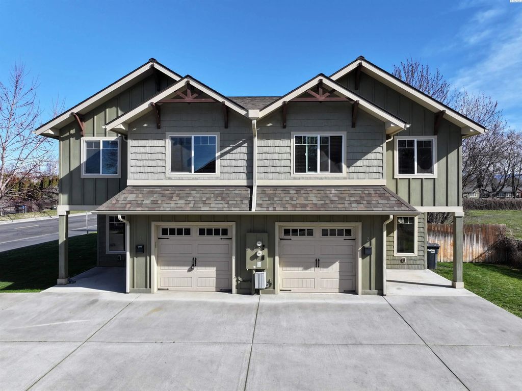 226 E Whitman Dr, College Place