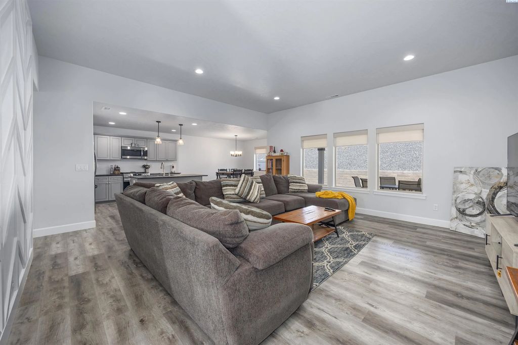 6020 W 32nd Ct, Kennewick