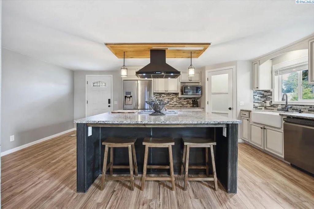 912 Cottonwood Drive, Richland