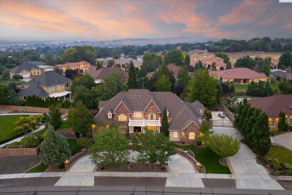 1294 Country Ridge Dr, Richland