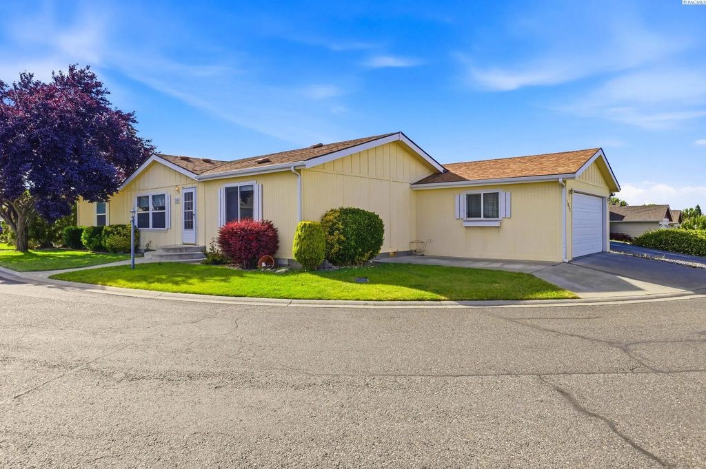 1609 Cactus Loop, Richland