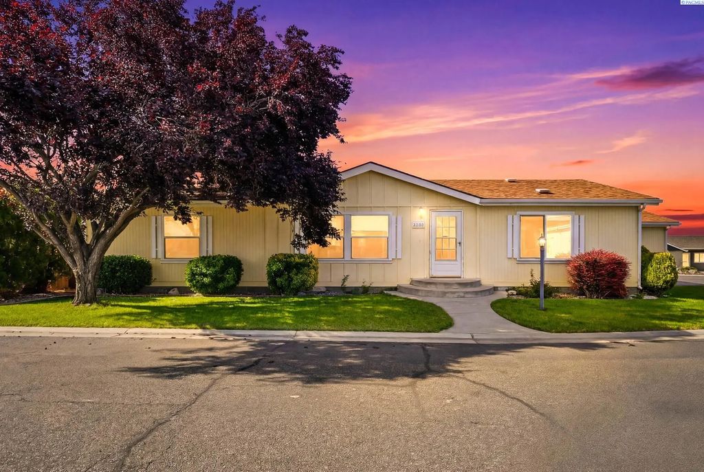 1609 Cactus Loop, Richland