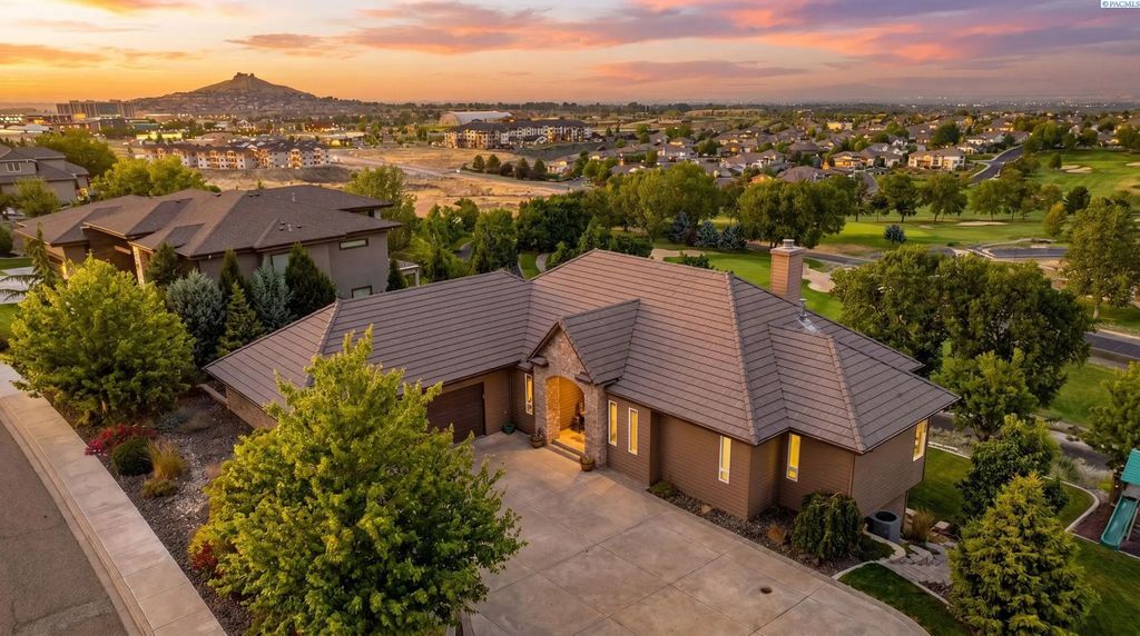 4004 W 42nd Ave, Kennewick