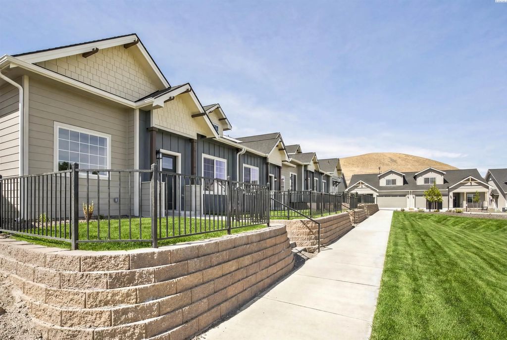 4484 Conifer St, West Richland