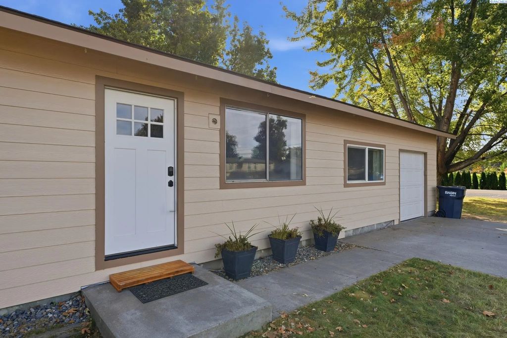 3701 Grant Loop, West Richland