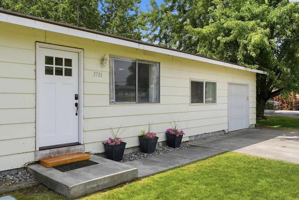 3701 Grant Loop, West Richland