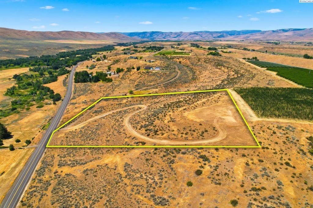 17011 Ahtanum Road, Yakima