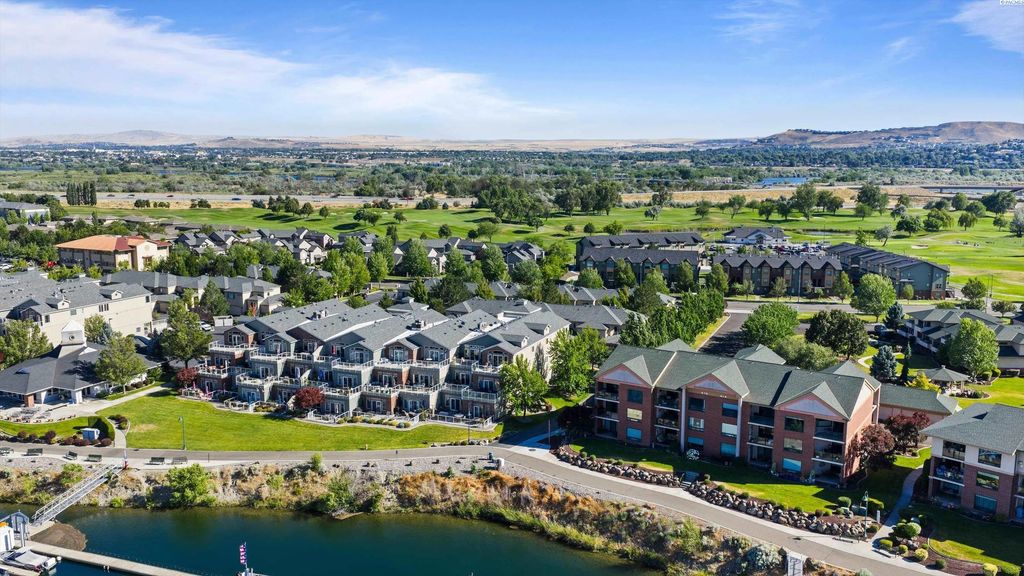 334 Columbia Point Drive, Unit 202 202, Richland