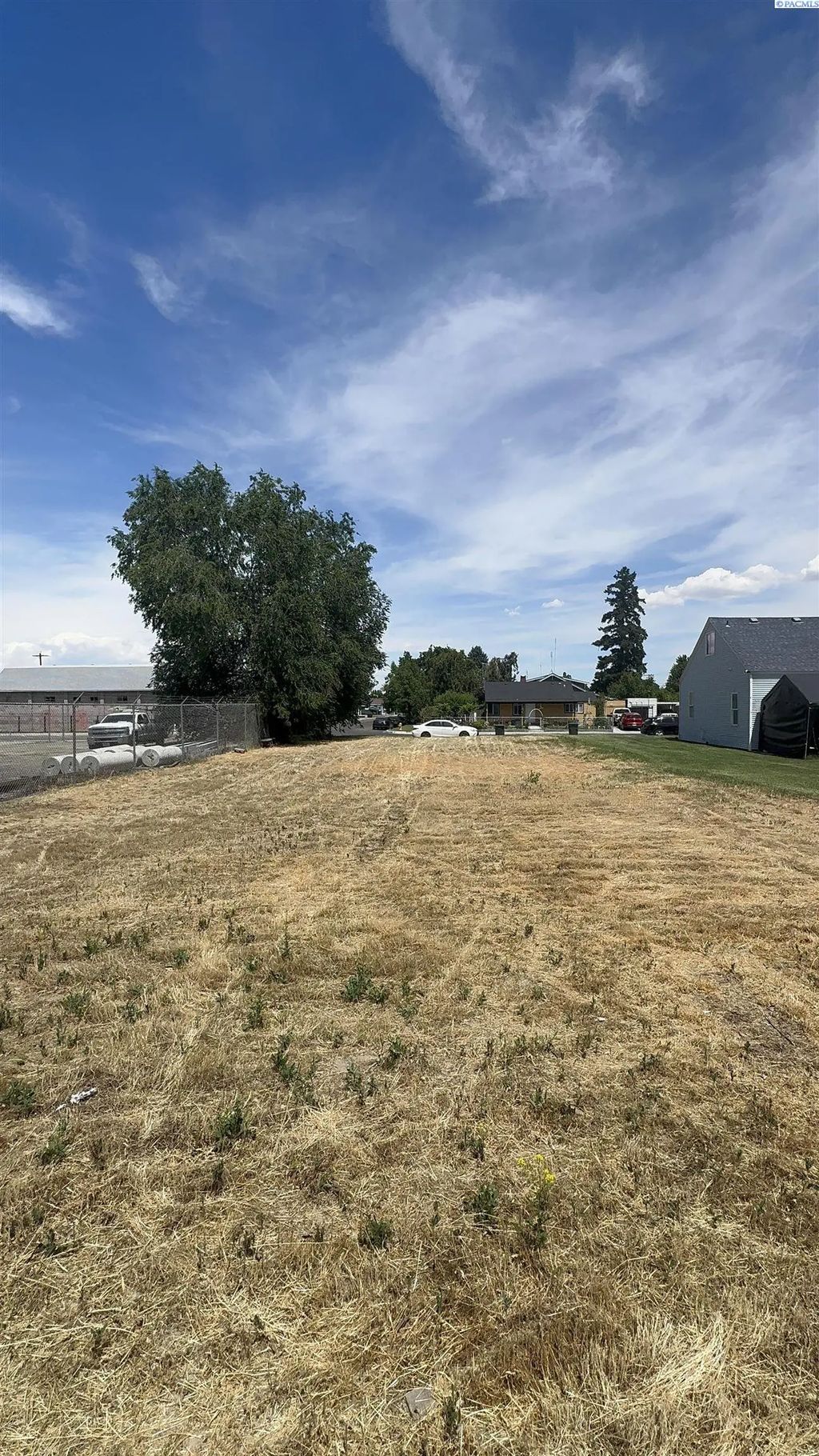 200 E 4th St, Grandview