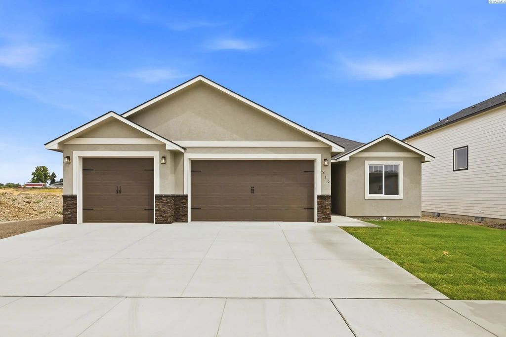 219 Packer St., Prosser