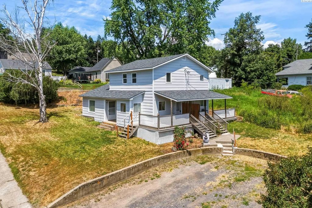 220 N Bridge St, Palouse