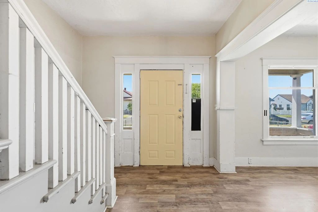 307 W Bonneville St, Pasco