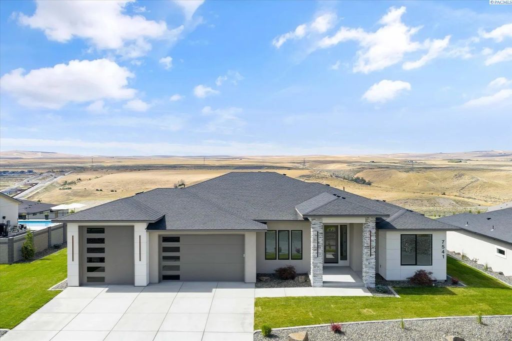 7541 W 22nd Place, Kennewick
