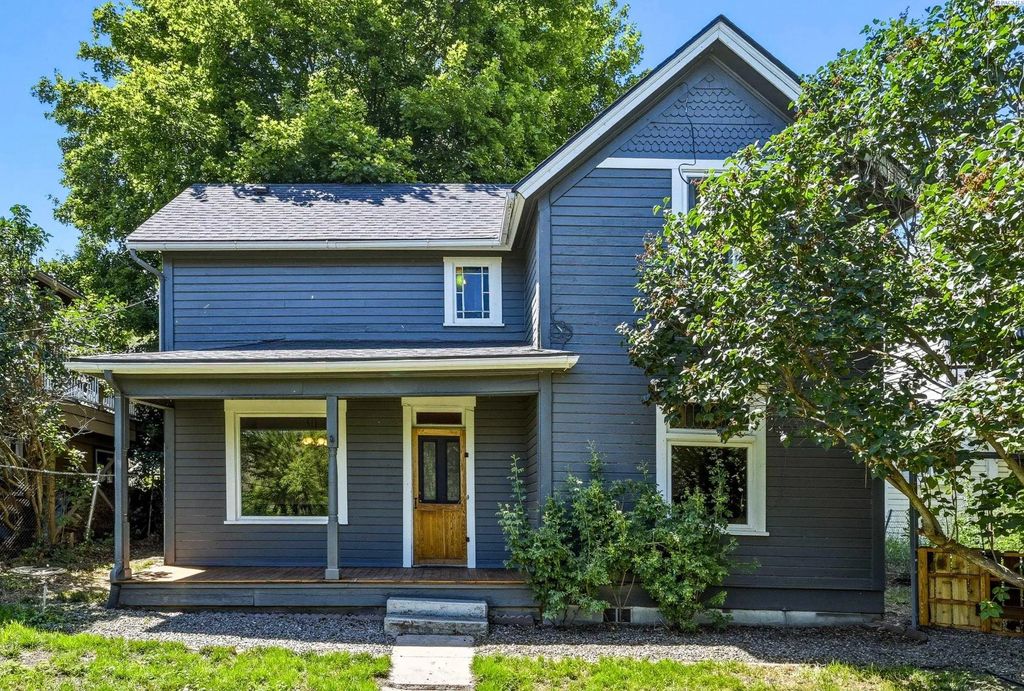 213 N West St, Colfax