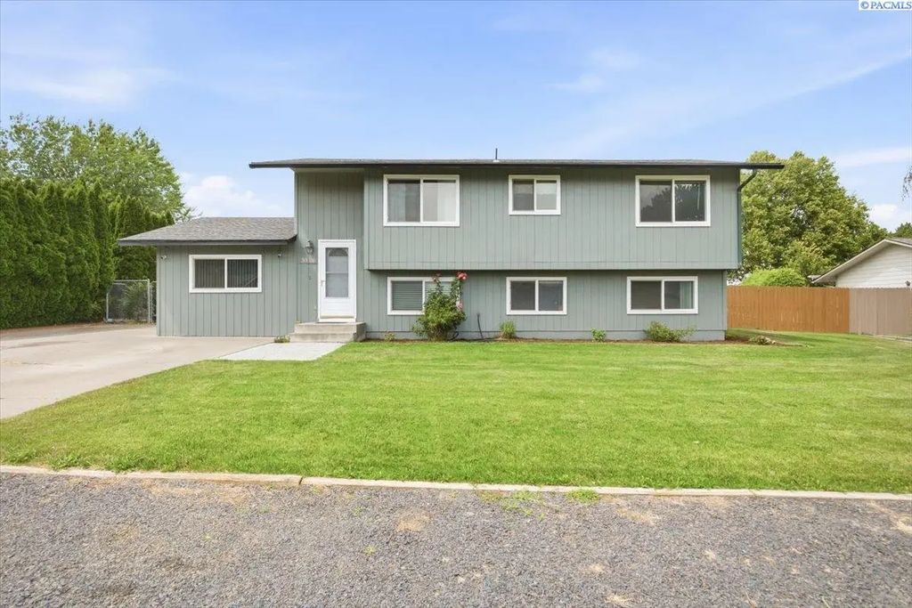 3326 W 23rd Ave, Kennewick