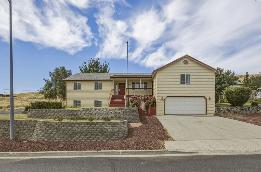 2801 W 46th Ave, Kennewick