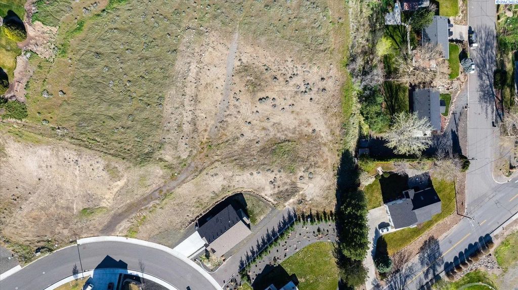 3820 Bing St, West Richland