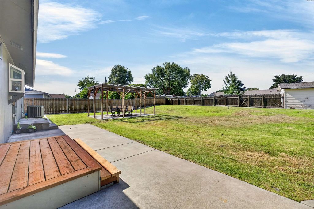 3613 W Havstad, Pasco