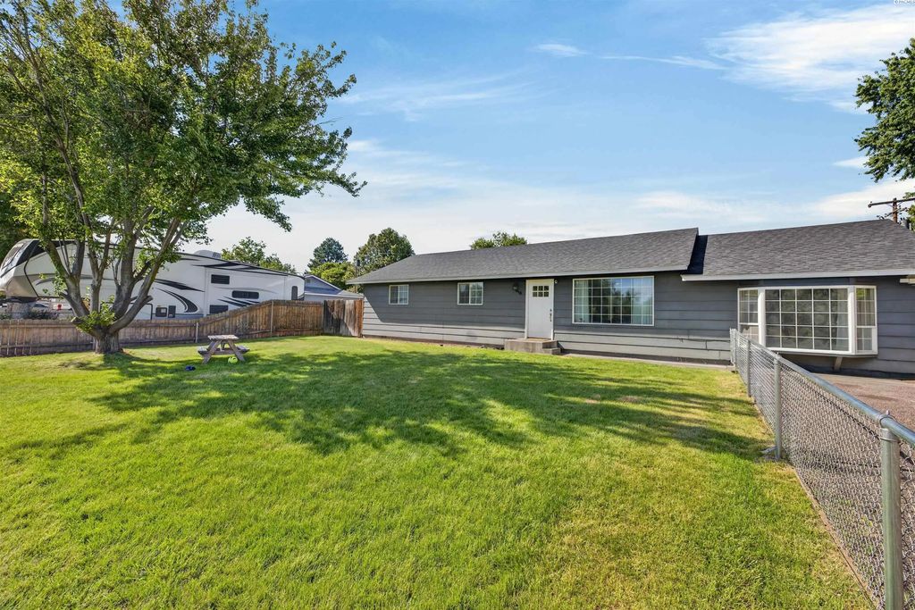 3613 W Havstad, Pasco