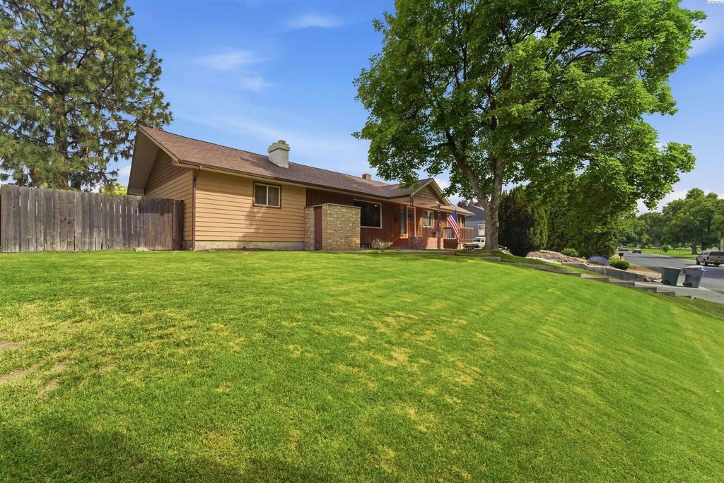 1408 Hunt, Richland
