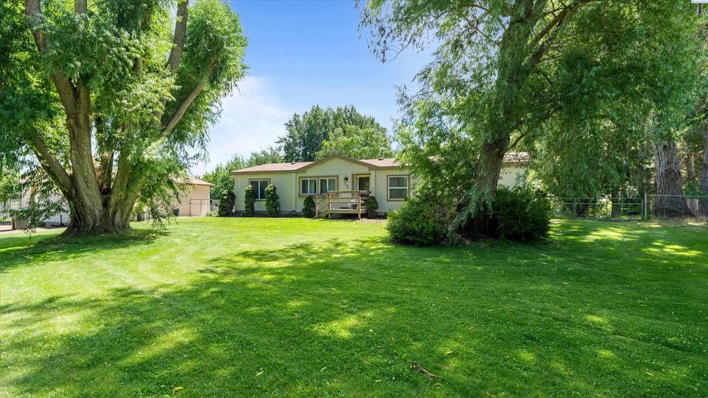 1011 Babs Ave, Benton City