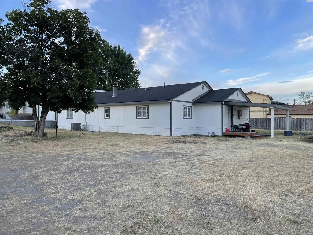 6106 Desert View, West Richland
