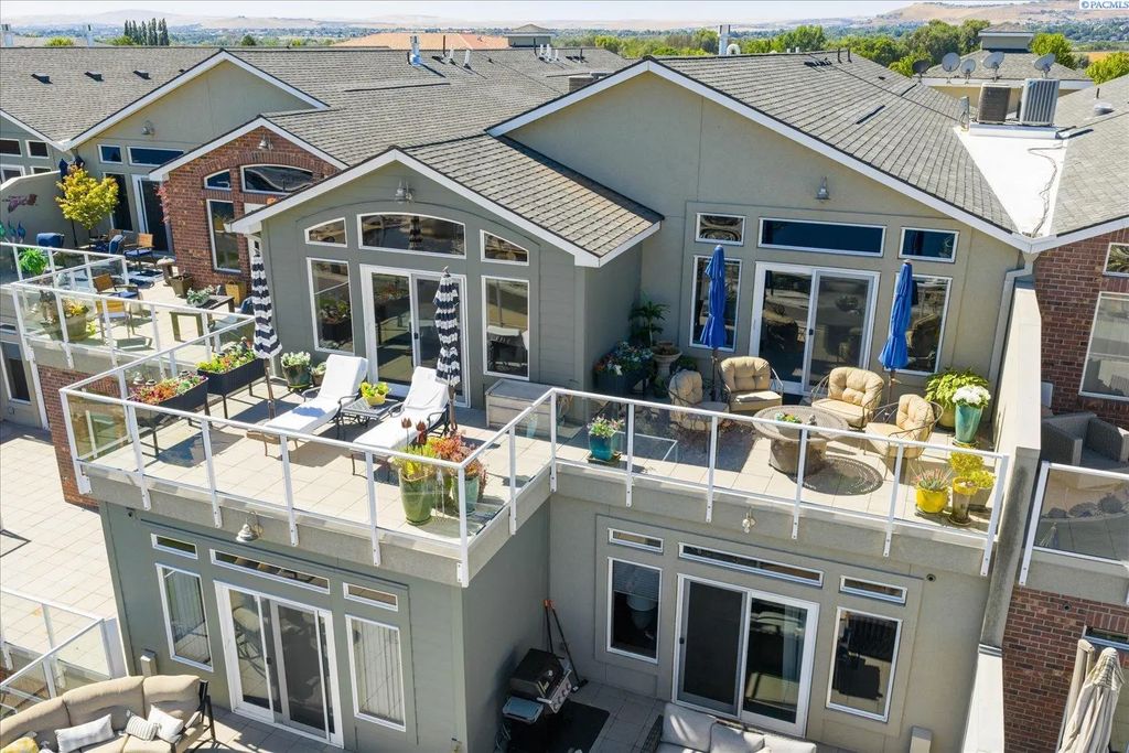 386 Columbia Point Dr 303, Richland
