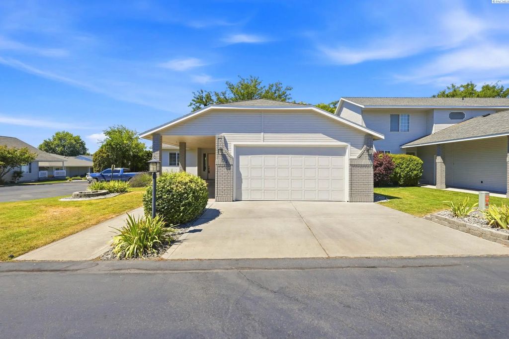 102 Tamarron Ln, Pasco